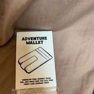 Credit cards wallet with magnet